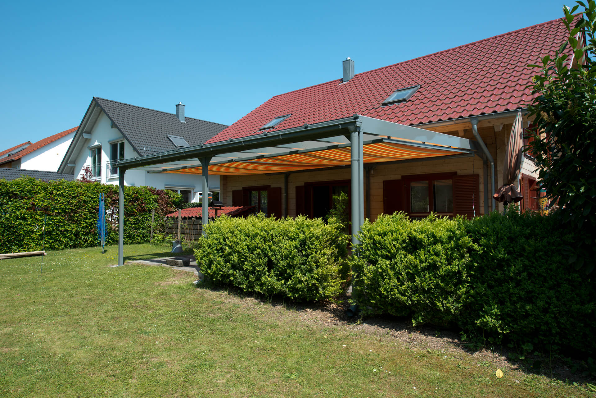 Aluvordach mit Unterglasmarkise (3) Schlosserei Schad